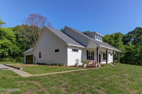 3882 Thomas Cross Rd, Sevierville, TN 37876