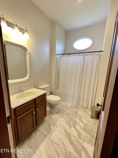 Bath - 7600 Corryton Rd, Corryton, TN 37721 photo 1 of 2