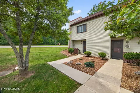 1 Wilshire Heights Dr, Crossville, TN 38558