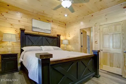 Bedroom - 817 String Run Way, Pigeon Forge, TN 37863 photo 9 of 13