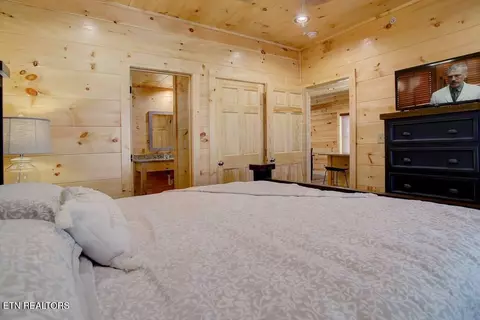 Bedroom - 817 String Run Way, Pigeon Forge, TN 37863 photo 5 of 13