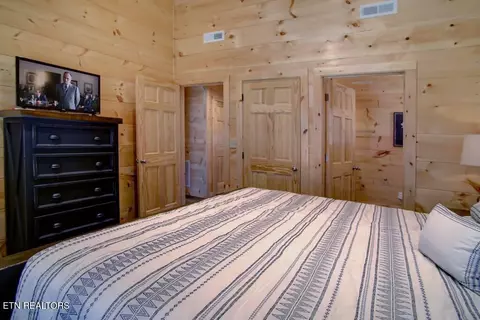 Bedroom - 817 String Run Way, Pigeon Forge, TN 37863 photo 8 of 13