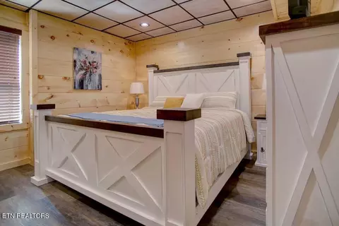 Bedroom - 817 String Run Way, Pigeon Forge, TN 37863 photo 1 of 13