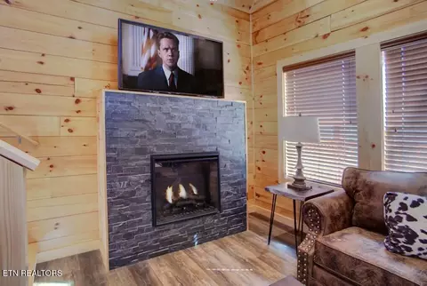 Living - 817 String Run Way, Pigeon Forge, TN 37863 photo 2 of 2