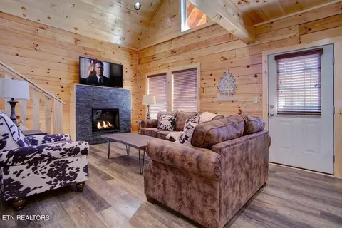 Living - 817 String Run Way, Pigeon Forge, TN 37863 photo 1 of 2