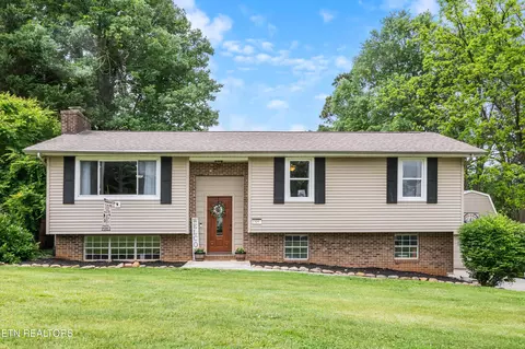 2309 Eau Clair Dr, Maryville, TN 37803