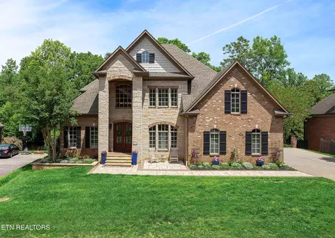 1724 Duncan Woods Ln, Knoxville, TN 37919