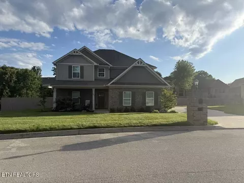 811 Yosemite Dr, Lenoir City, TN 37771