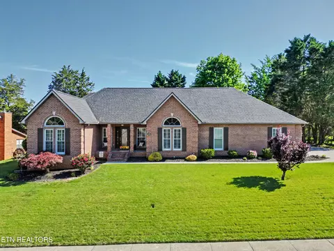 818 Somerset Dr, Maryville, TN 37803