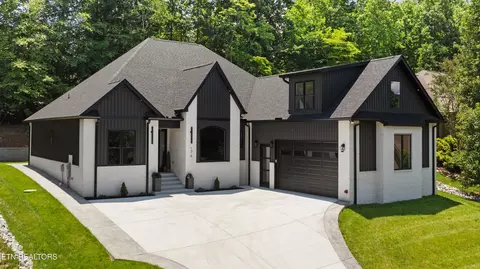 176 Saligugi Way, Loudon, TN 37774