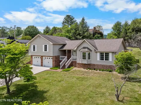 206 Hickory Ln, Jacksboro, TN 37757
