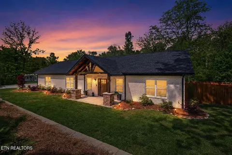 200 Easter St, Harriman, TN 37748