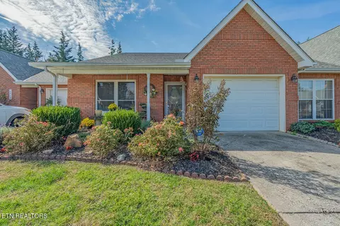 2911 Dominion Dr, Maryville, TN 37803