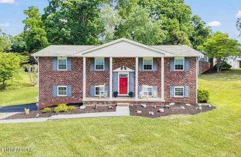 440 E Kingsgate Rd, Knoxville, TN 37934