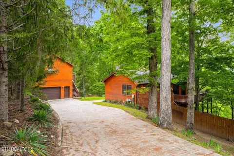 1186 Deerfield Way, La Follette, TN 37766