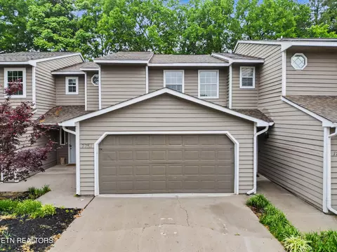 7751 Village Dr, Knoxville, TN 37919