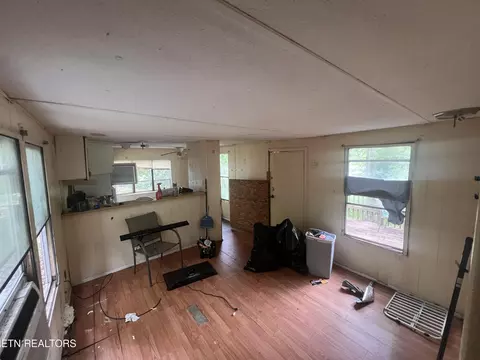 102 Avon Ln, Crossville, TN 38558