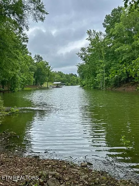 984 Deerwood Dr, Dandridge, TN 37725