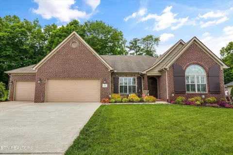 851 Granada Dr, Lenoir City, TN 37772