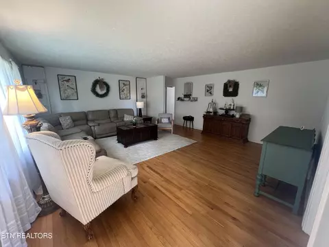 Living - 342 Vine Ave, Oneida, TN 37841 photo 1 of 3