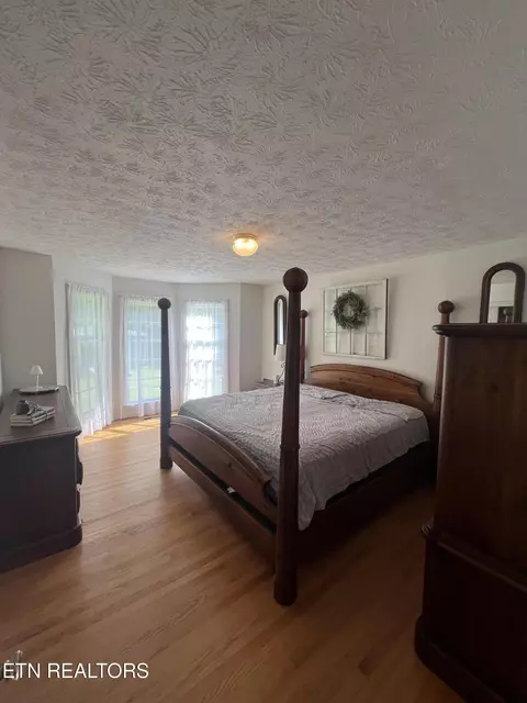Bedroom - 342 Vine Ave, Oneida, TN 37841 photo 1 of 6