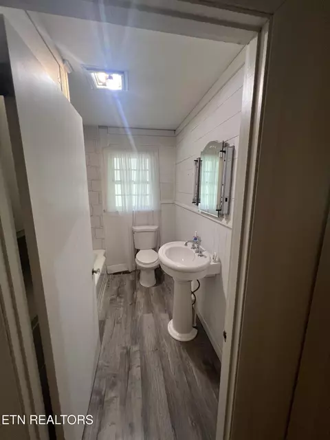 Bath - 342 Vine Ave, Oneida, TN 37841 photo 1 of 1