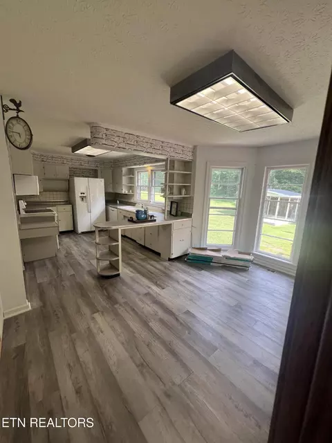 Kitchen - 342 Vine Ave, Oneida, TN 37841 photo 2 of 5