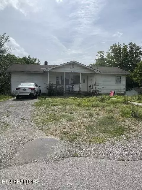 200 Mccarroll Ave, Harriman, TN 37748