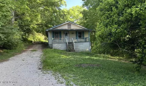 127 Elliott St, Harriman, TN 37748