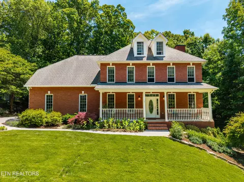 2624 Crystal Point Dr, Knoxville, TN 37938