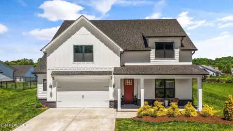 234 Clover Cir, Lenoir City, TN 37772