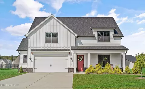 234 Clover Cir, Lenoir City, TN 37772