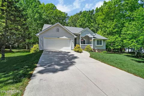 120 Cromwell Ln, Crossville, TN 38558