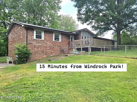 200 Sweet Ln, Clinton, TN 37716