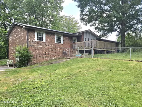 200 Sweet Ln, Clinton, TN 37716