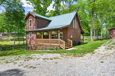 512 Spruce Creek Dr, Jamestown, TN 38556
