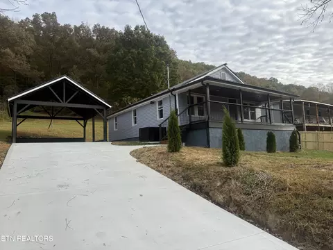 220 Walden Ave, Oliver Springs, TN 37840