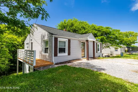 411 Landau Dr, Maryville, TN 37801