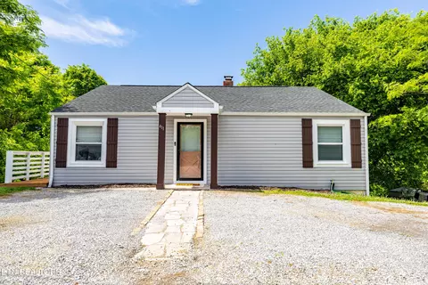 411 Landau Dr, Maryville, TN 37801