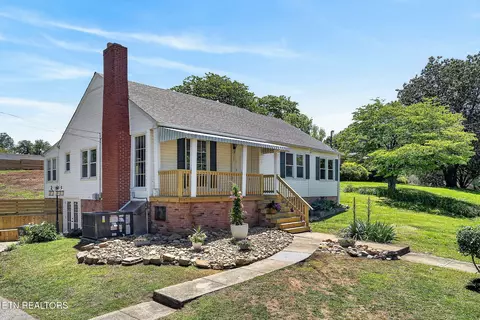 128 S Young St, Sparta, TN 38583