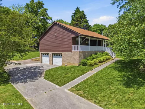 2112 Pine Meade Rd, Knoxville, TN 37923