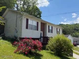 8946 Heathercrest Dr, Powell, TN 37849