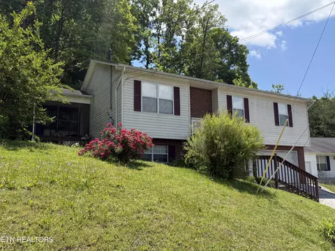 8946 Heathercrest Dr, Powell, TN 37849