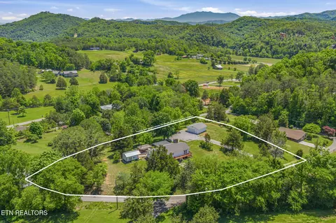 1732 Ed Huff Cir, Sevierville, TN 37876