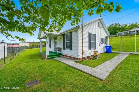101 Dowlen Ln, Rocky Top, TN 37769