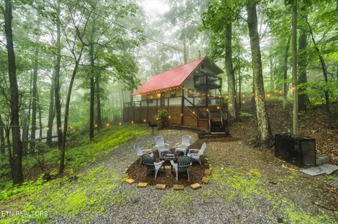 1375 S Baden Dr, Gatlinburg, TN 37738
