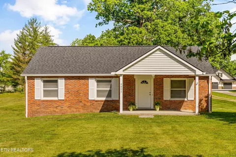 3923 W Beaver Creek Dr, Powell, TN 37849
