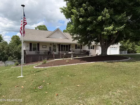 327 Gail Ln, Jacksboro, TN 37757