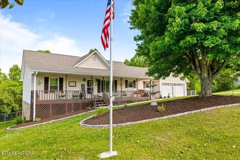 327 Gail Ln, Jacksboro, TN 37757