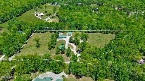 790 Spruce Creek Dr, Jamestown, TN 38556